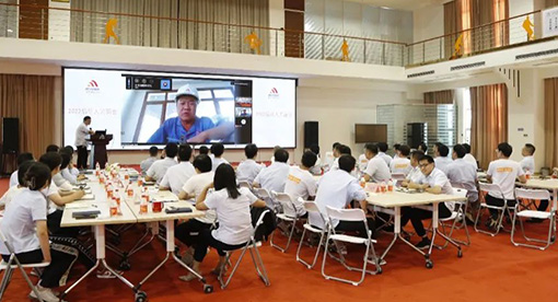 邁安德指導(dǎo)人見(jiàn)面會(huì)